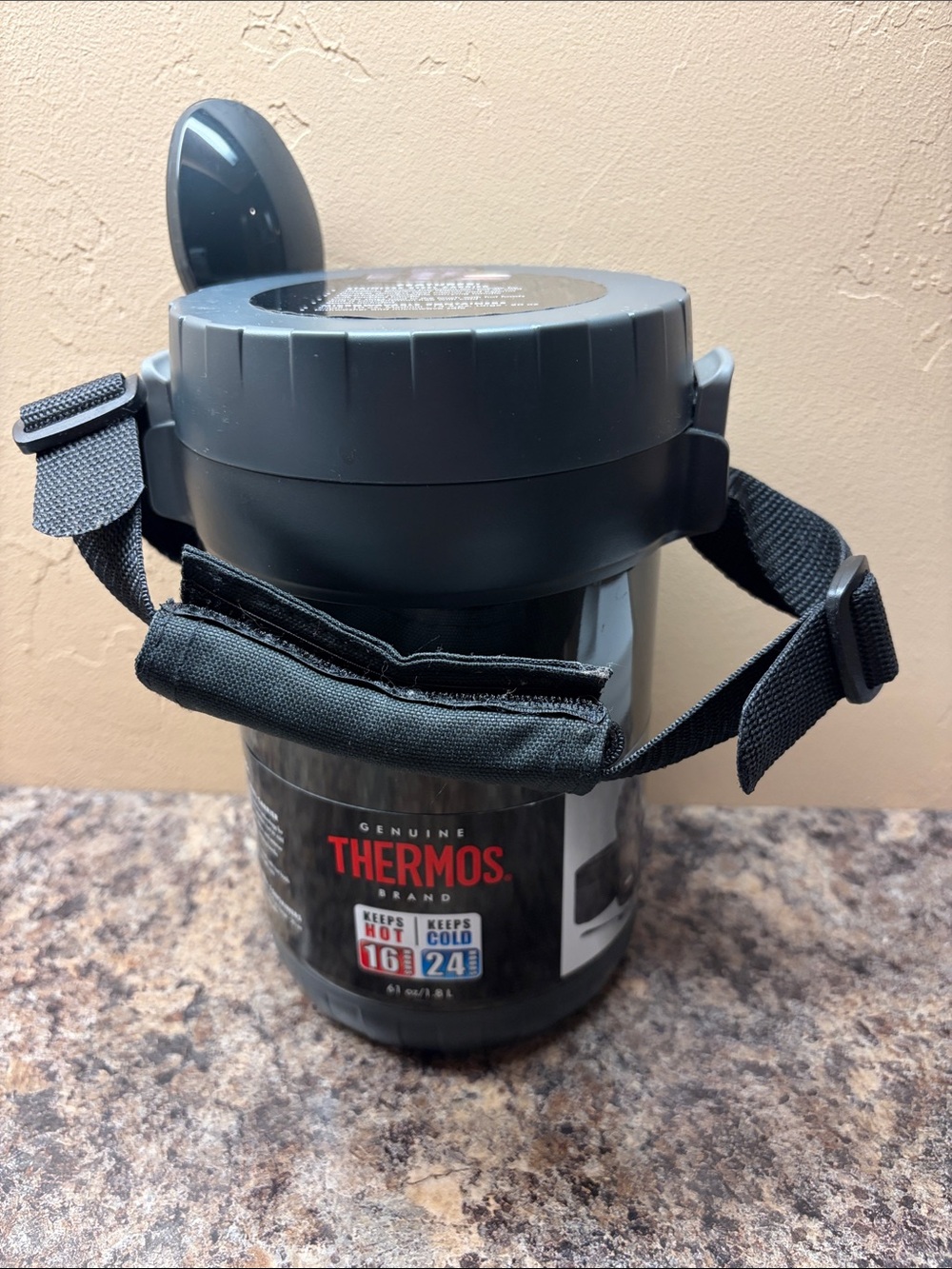NWT Genuine Thermos all-in-one vacuum insulated stainless steel meal carrier.
